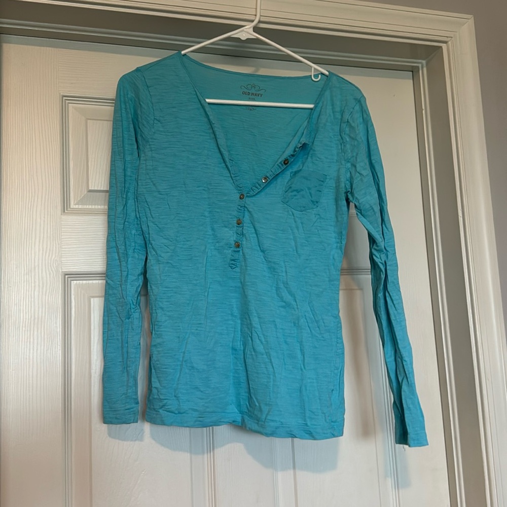Old Navy long sleeve 3/4 button front. Size small Light blue